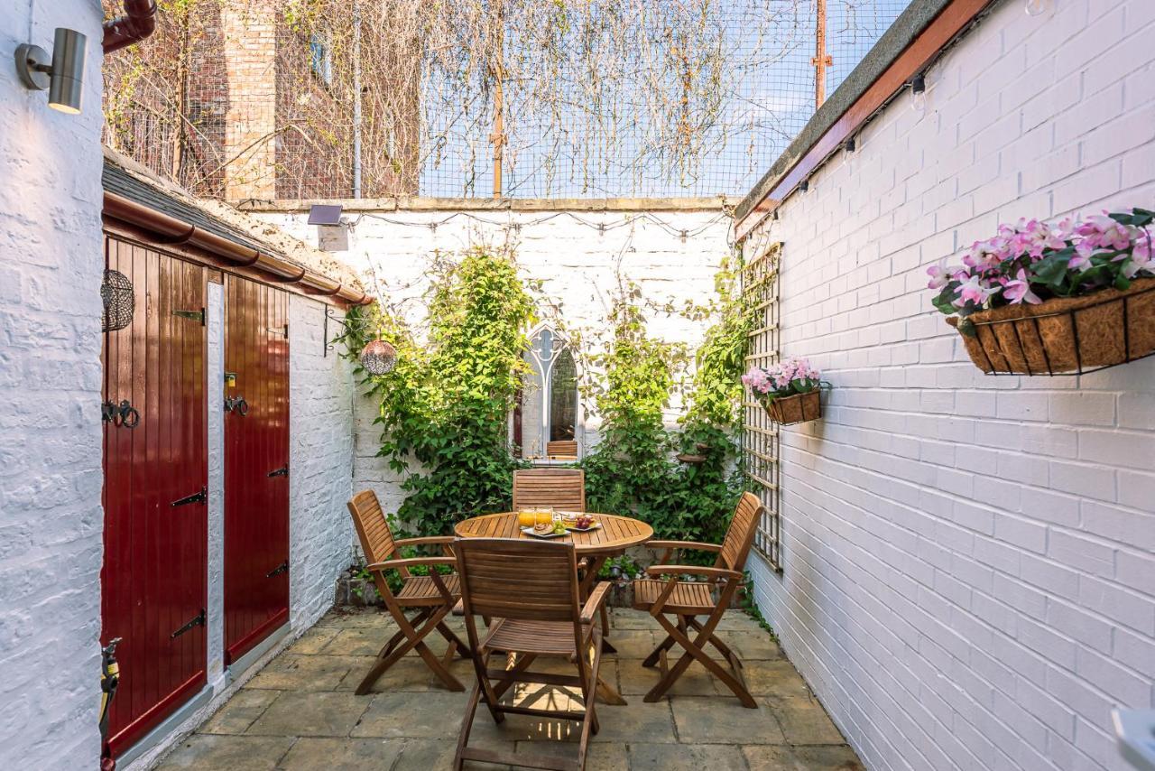 15 Brownlow Street Йорк Экстерьер фото