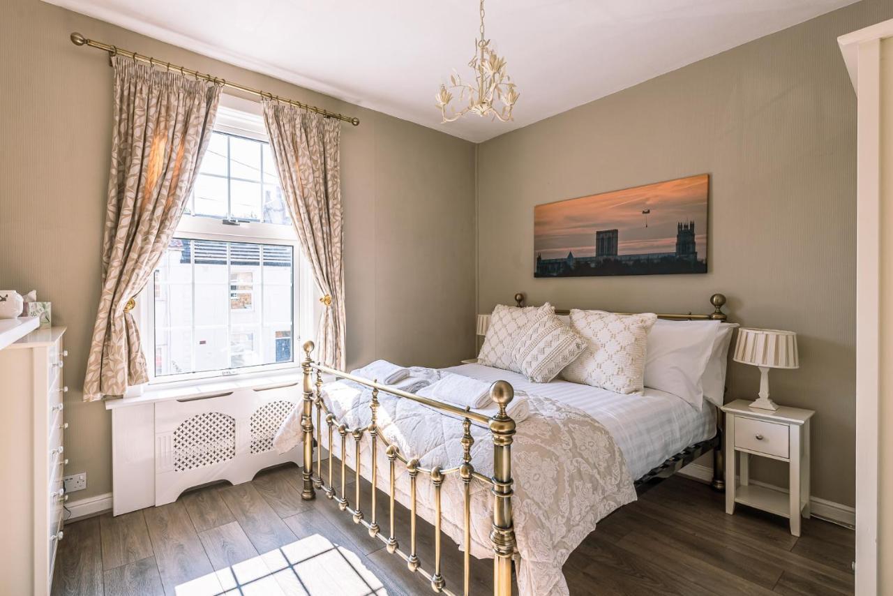 15 Brownlow Street Йорк Экстерьер фото
