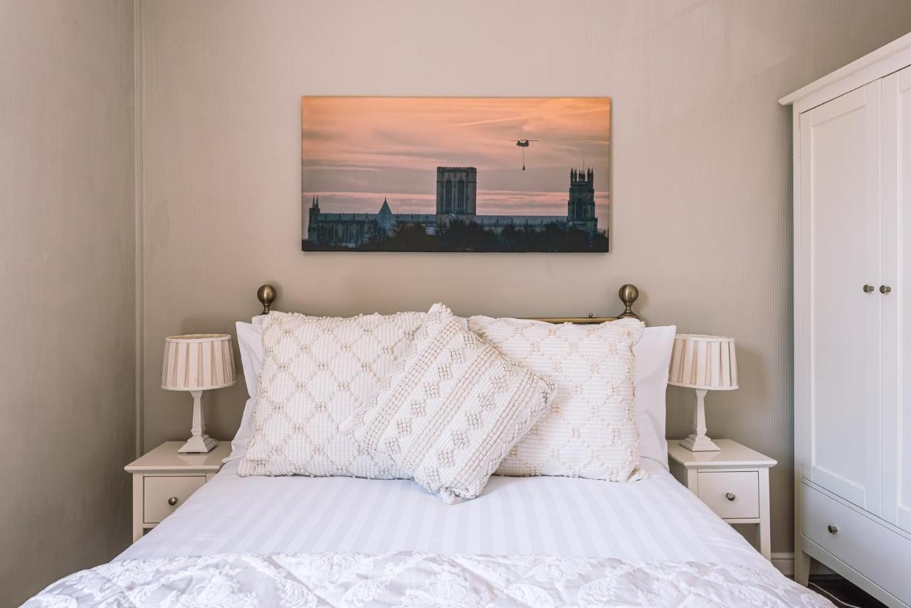 15 Brownlow Street Йорк Экстерьер фото